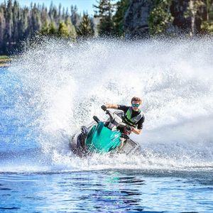 sitzender Jet-Ski