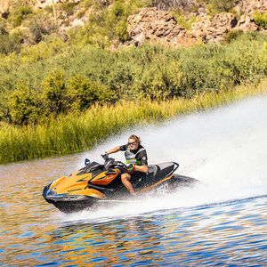 sitzender Jet-Ski