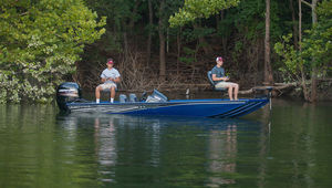 Bass-Boat / Außenborder