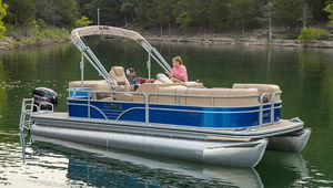 Außenborder-Pontonboot 1