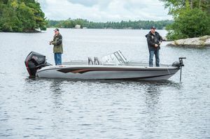 Bass-Boat / Außenborder