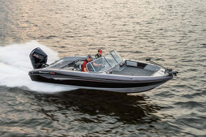 Bass-Boat / Außenborder