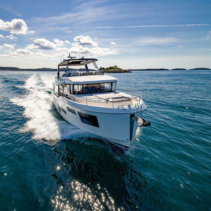 Trawler-Motoryacht 1