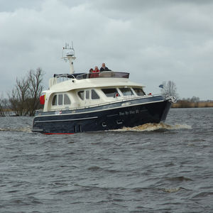 Express-Cruiser / Innenborder 1