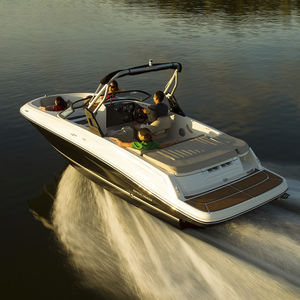 Stern-Drive-Runabout / Außenbord / Doppelkonsole / Bowrider