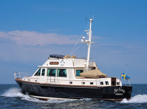 Express Cruiser / Innenborder / zweimotorig / Flybridge / klassisch