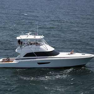 Fahrten-Motoryacht / Sportfischer / Flybridge / Verdränger Rumpf