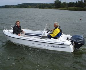 Außenborder-Konsolenboot