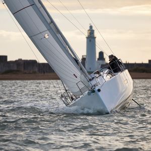 Segelboot für Fahrten- und Regattasegeln