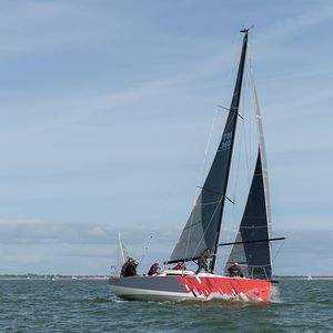 Cruiser-Racer-Segelboot / mit offenem Heck / 6 Kabinen / Doppel-Ruder