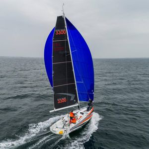 Einrümpfer / Regatta / mit offenem Heck / 2 Kabinen