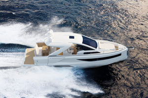 Express Cruiser / Innenborder