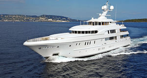 Luxus-Megayacht / für Kreuzfahrten