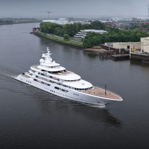 Hochseefahrten-Megayacht 1