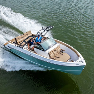 Stern-Drive-Runabout 1