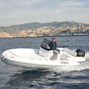 Außenborder-Schlauchboot 1