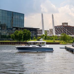 Außenborder-Konsolenboot
