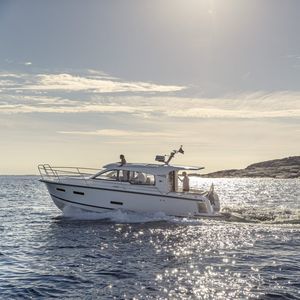 Express-Cruiser / Innenborder 1