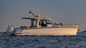 Express-Cruiser / Innenborder 1