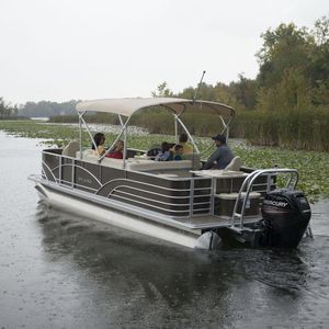 Außenborder-Pontonboot