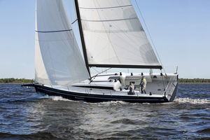 Segelboot für Fahrten- und Regattasegeln