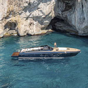 traditionelle Motoryacht