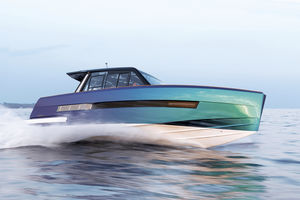 Express Cruiser / Innenborder / zweimotorig / Hard-top / mit Ruderhaus