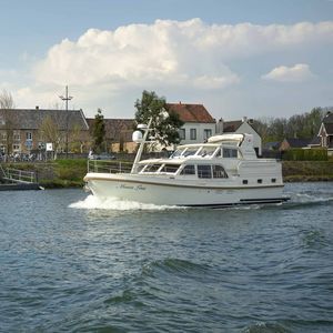 Express-Cruiser / Innenborder