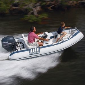 Außenborder-Schlauchboot 1