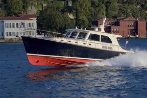 traditionelle Motoryacht