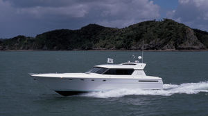 Sport-Motoryacht / Hard-top / GFK / Verdränger Rumpf