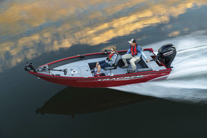 Bass-Boat / Außenborder