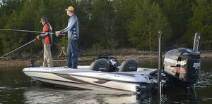 Bass-Boat / Außenborder