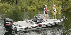 Bass-Boat / Außenborder