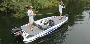 Bass-Boat / Außenborder