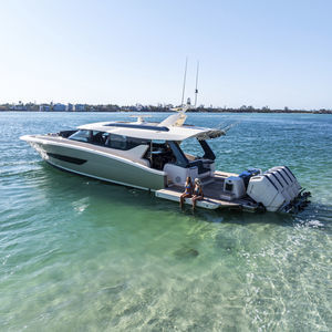 Sportfischer-Motoryacht 1