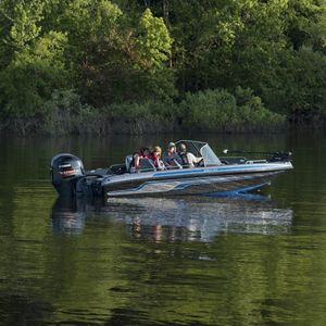 Bass-Boat / Außenborder 1