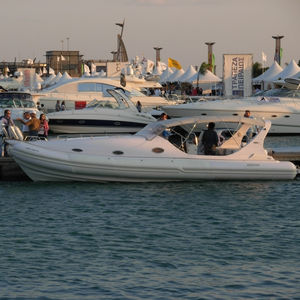 Außenborder-Schlauchboot 1