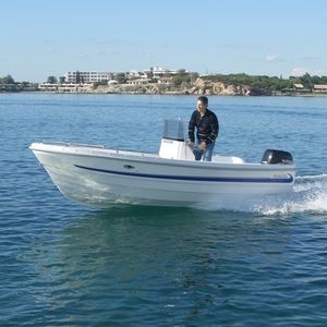Außenborder-Konsolenboot 1