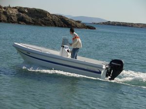 Außenborder-Konsolenboot 1