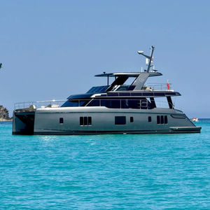 Katamaran-Motoryacht