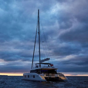 Katamaran-Motoryacht