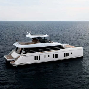 Motor-Katamarane Motoryacht