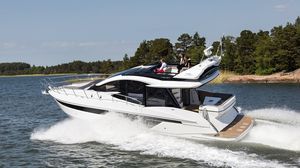 Express-Cruiser / Innenborder 1