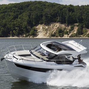 Express-Cruiser / Innenborder 1