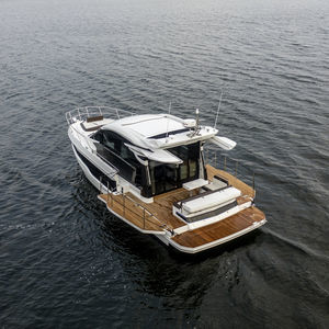 Express-Cruiser / Innenborder 1