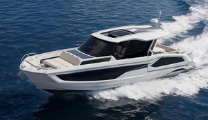 Express-Cruiser / Innenborder 1