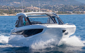 Express-Cruiser / Außenborder 1