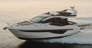 Express-Cruiser / Innenborder 1