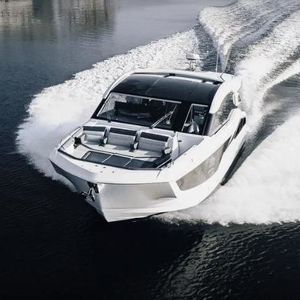 Express-Cruiser / Innenborder